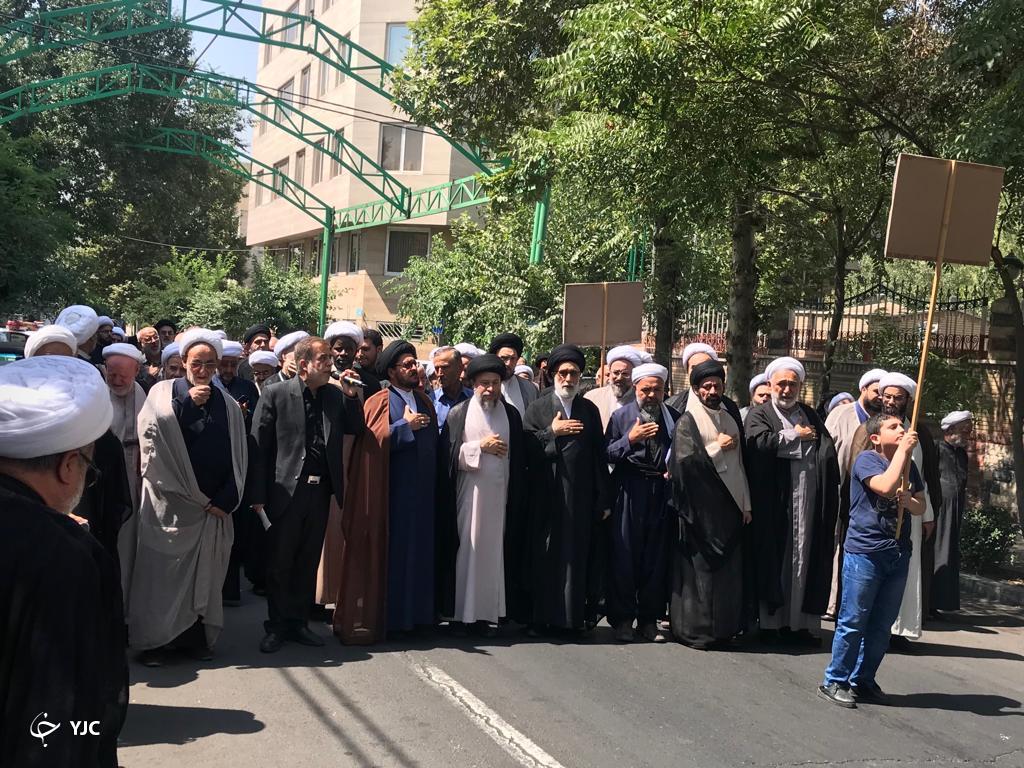 دسته سینه زنی و عزاداری برای رئیس مذهب شیعه در دفتر آیت الله حکیم برگزار شد