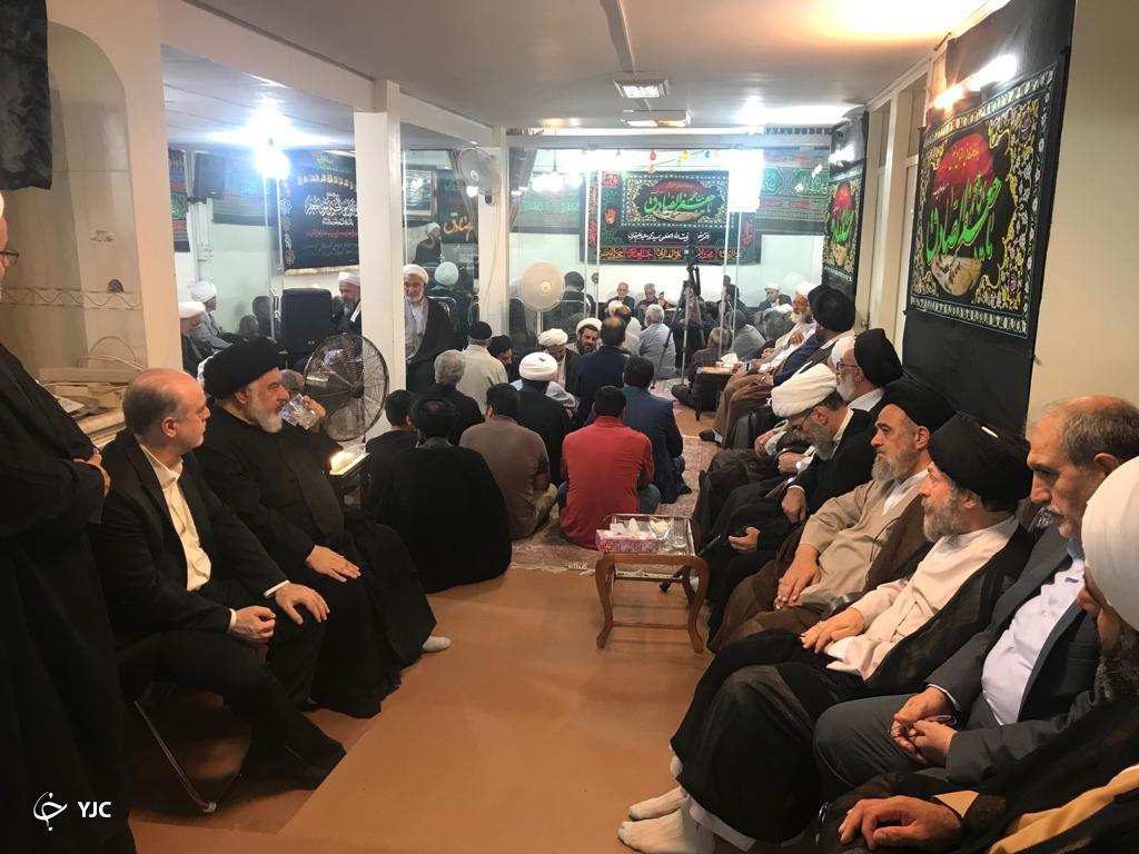 دسته سینه زنی و عزاداری برای رئیس مذهب شیعه در دفتر آیت الله حکیم برگزار شد