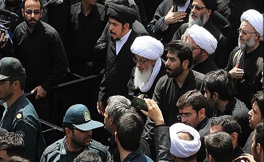 دسته عزای شهادت امام صادق(ع)به پیشگامی آیت الله وحید خراسانی برپا شد