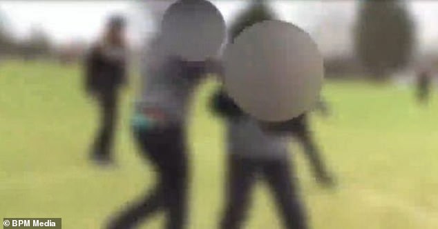 درگیری فیزیکی شدید دانش آموزان در مدرسه + فیلم////