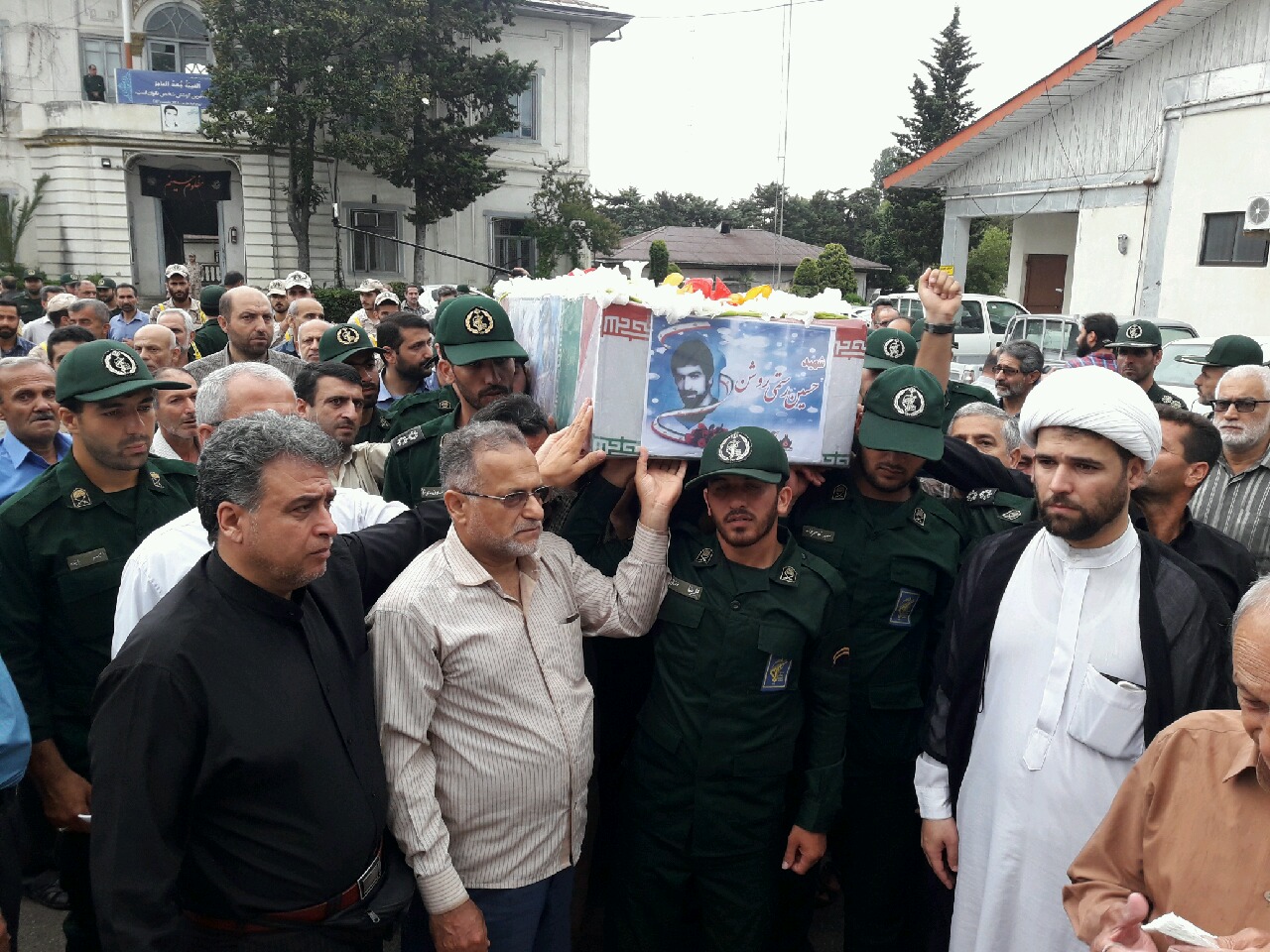 خاکسپاری ۲ شهید گیلانی تازه تفحص شده در زادگاهشان