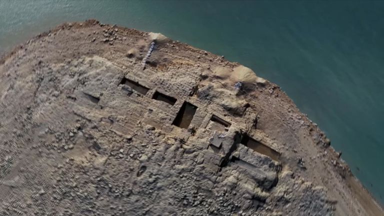 نمایان شدن کاخ ۳۴۰۰ ساله از زیر رودخانه دجله+تصاویر نمایان شدن کاخ ۳۴۰۰ ساله از زیر رودخانه دجله+تصاویر