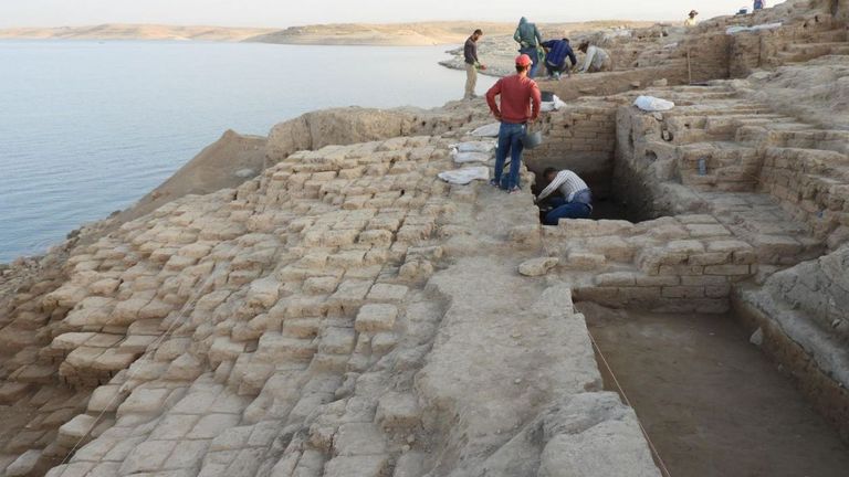 نمایان شدن کاخ ۳۴۰۰ ساله از زیر رودخانه دجله+تصاویر نمایان شدن کاخ ۳۴۰۰ ساله از زیر رودخانه دجله+تصاویر