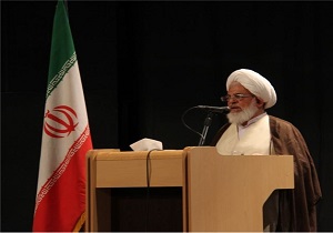 ضرورت رشد انسانی و رسیدن به کمال مادی و معنوی در دانشجویان