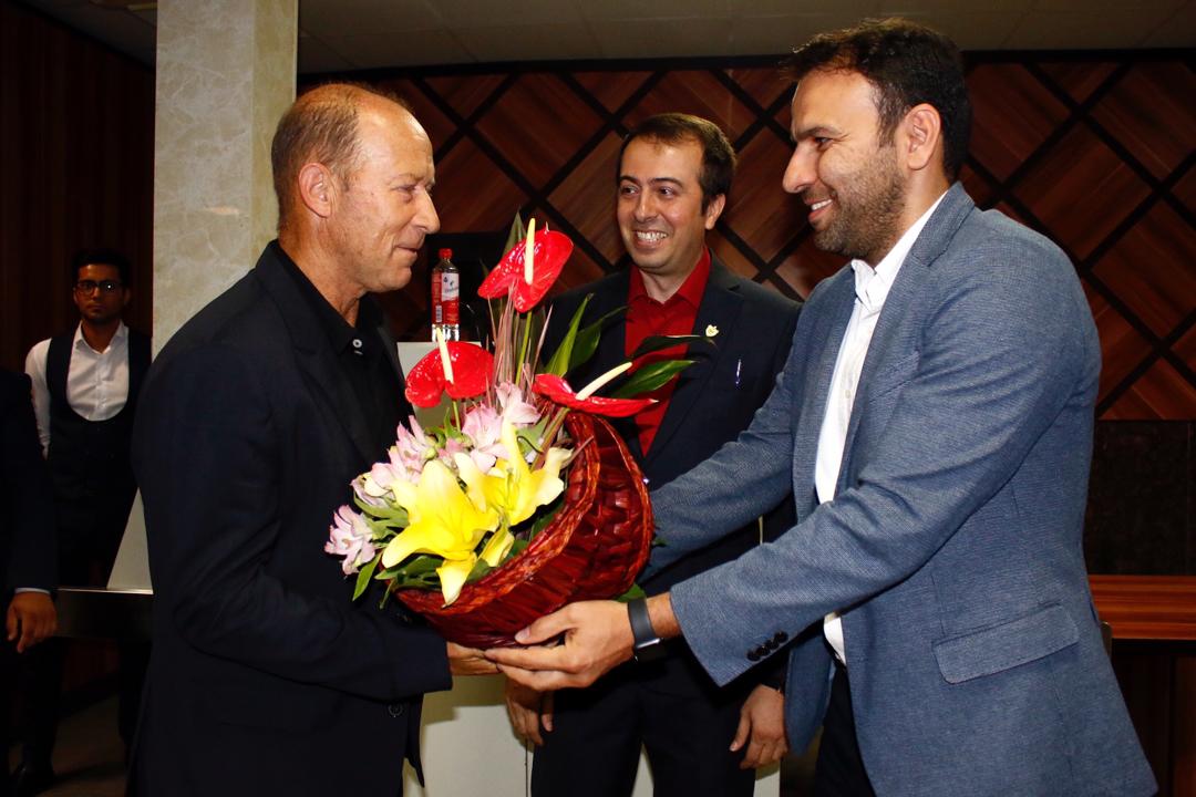 سرمربی پرسپولیس بدون دستیاران وارد تهران شد