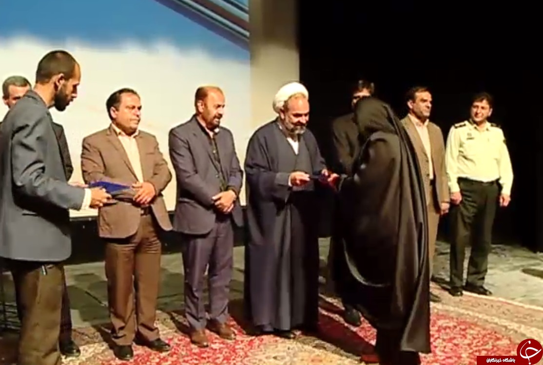 تجلیل از برگزیدگان جشنواره مد و لباس اسلامی - ایران در اراک تجلیل از برگزیدگان جشنواره مد و لباس اسلامی - ایران در اراک