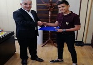 تجلیل از فوتبالیست آبادانی
