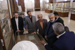 بازدید تولیت آستان مقدس علوی از موزه مرکزی حرم رضوی