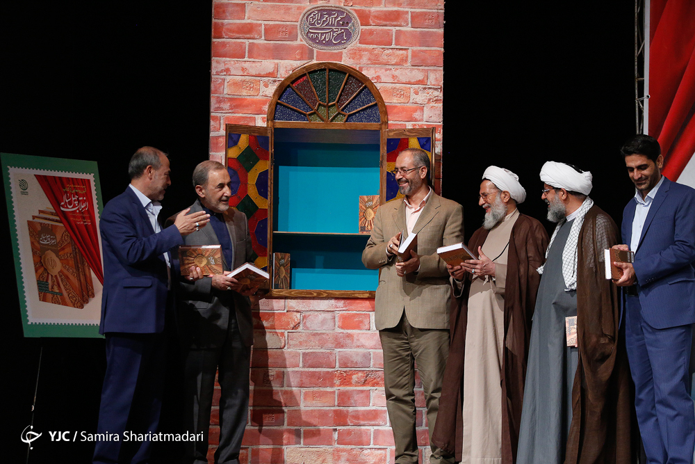 حجت اسلام شیرازی:ملت ایران نظام مردم سالاری دینی تشکیل دادند/ دکتر ولایتی: احیای دین در زندگی مردم، بزرگ&zwnj;ترین ویژگی انقلاب اسلامی