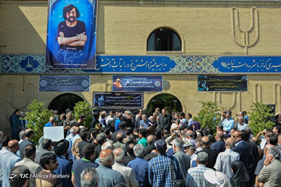 پیکر حسین آهی به سمت خانه ابدی بدرقه شد/ رئیس رسانه ملی: مرحوم آهی یکی از سرمایه&zwnj;های بزرگ و جزو ذخایر فرهنگی بود