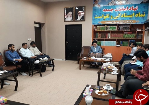 تریبون نماز جمعه محل بیان خدمات جمهوری اسلامی و کارگزارانش است