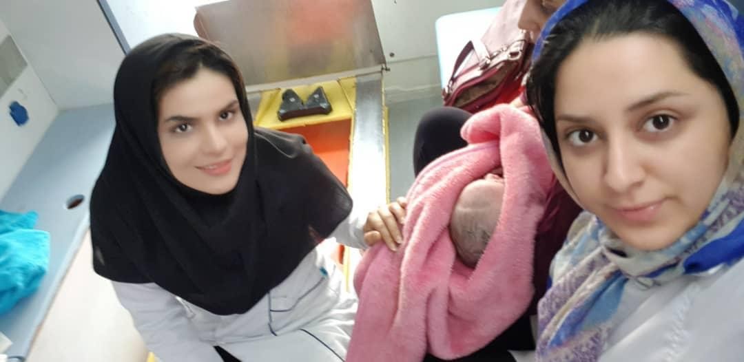 نوزاد سیرافی در آمبولانس چشم به دنیا گشود