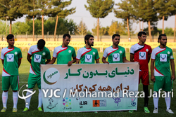 غرش آبی و اناری های جوان