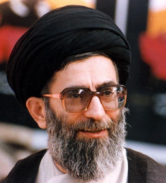 خاطره رهبرانقلاب از اولین دیدارشان با امام(ره) پس از واقعه ترور در مراسم تنفیذ شهید رجایی
