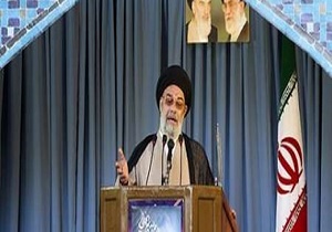 هنور هم افرادی می‌گویند اگر با آمریکا نسازیم، وضعمان خوب نمی‌شود