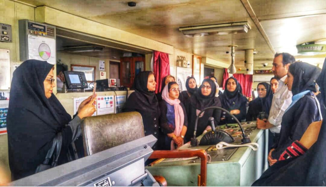 لزوم آشنایی بیشتر بانوان با مشاغل دریایی