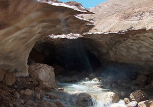 دو کشته و زخمی در حادثه ریزش غار یخی چما