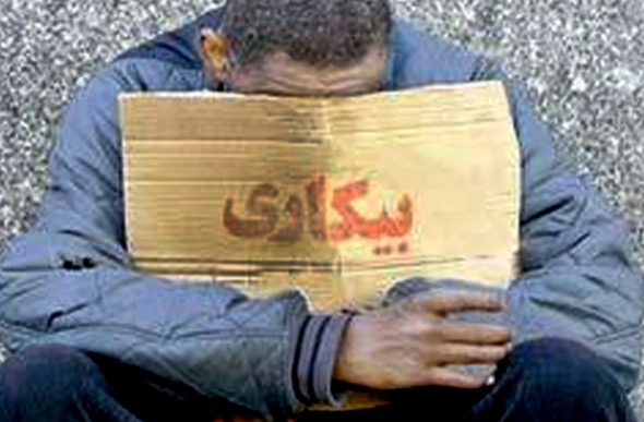 اعتراض متفاوت یک جوان فارغ&zwnj;التحصیل در مرکز شهر ایذه +تصویر