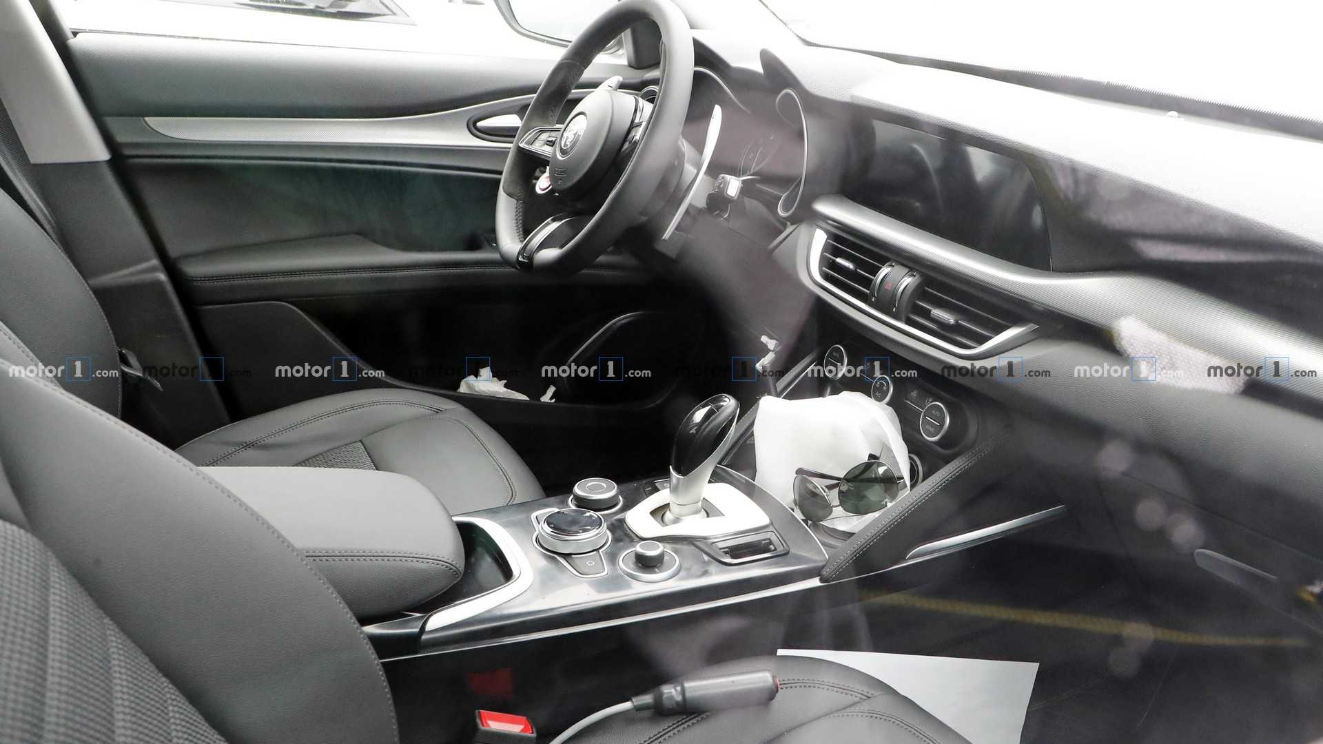 فاش شدن تصاویر جاسوسی نسخه فیس&zwnj;لیفت آلفارومئو Stelvio + تصاویر