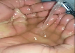 آب شرب گل‌آلود در رفسنجان + فیلم