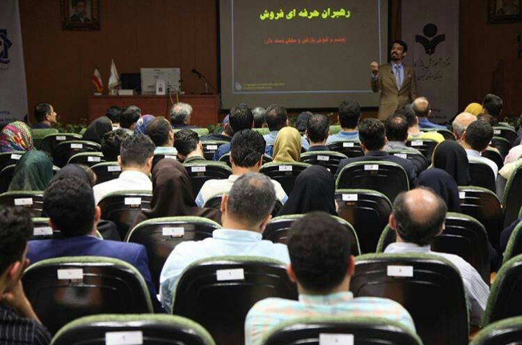 استراتژی&zwnj;های قدیمی فروش، نخ نما شده است