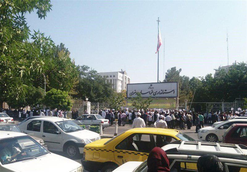 اعتراض تعدادی از پرستاران خراسان رضوی به وضعیت حقوقی + عکس