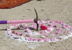 به همت خیر مدرسه‌ساز کلنگ یک مدرسه در الیگودرز به زمین زده شد
