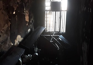 حریق ساختمان مسکونی ۲ طبقه بدون تلفات جانی