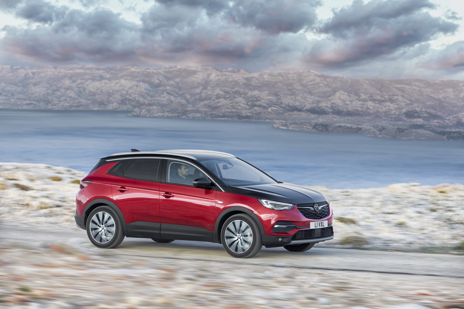 شاسی بلند Grandland X Hybrid 4 اولین خودروی تمام هیبریدی شرکت واکسول