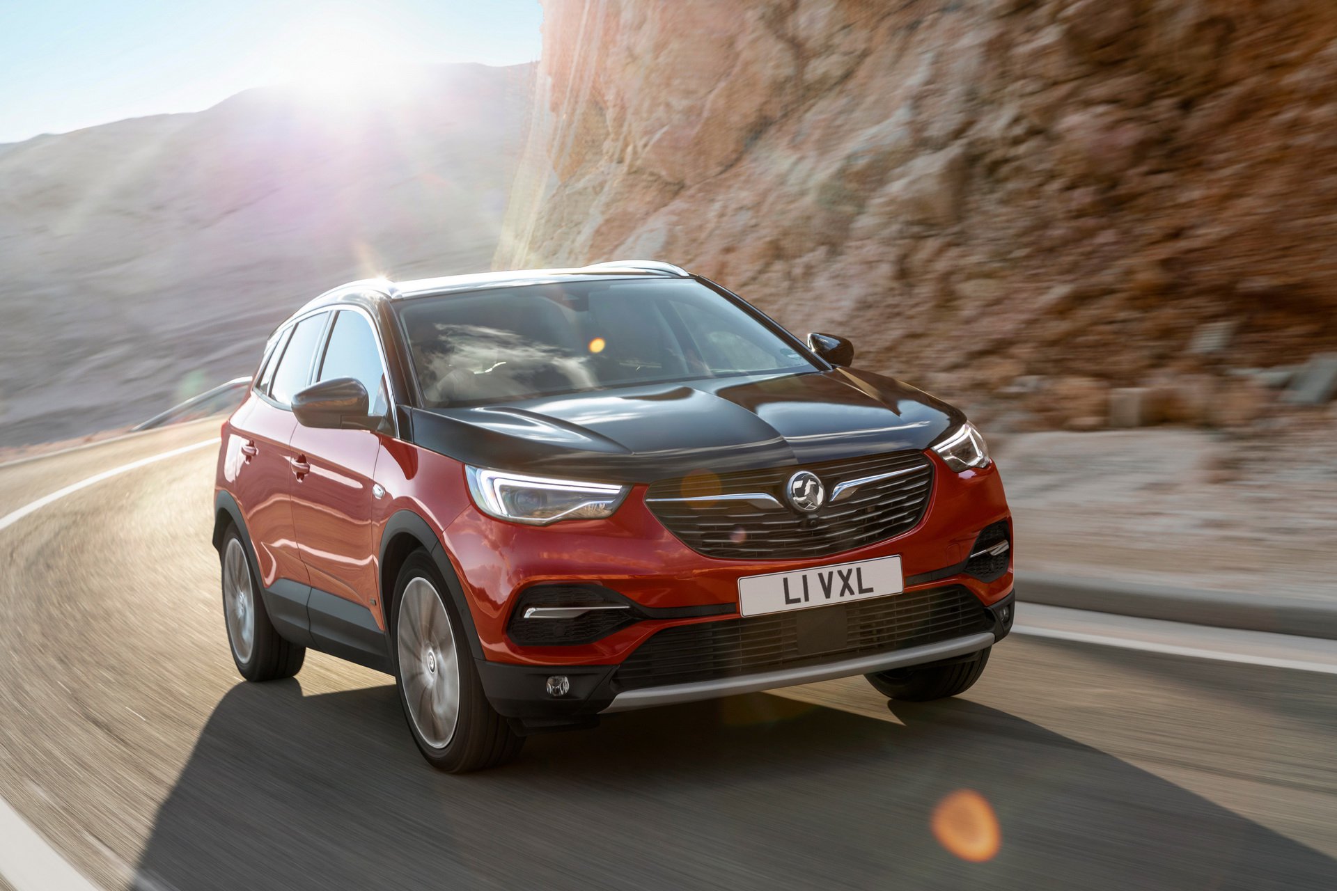 شاسی بلند Grandland X Hybrid 4 اولین خودروی تمام هیبریدی شرکت واکسول