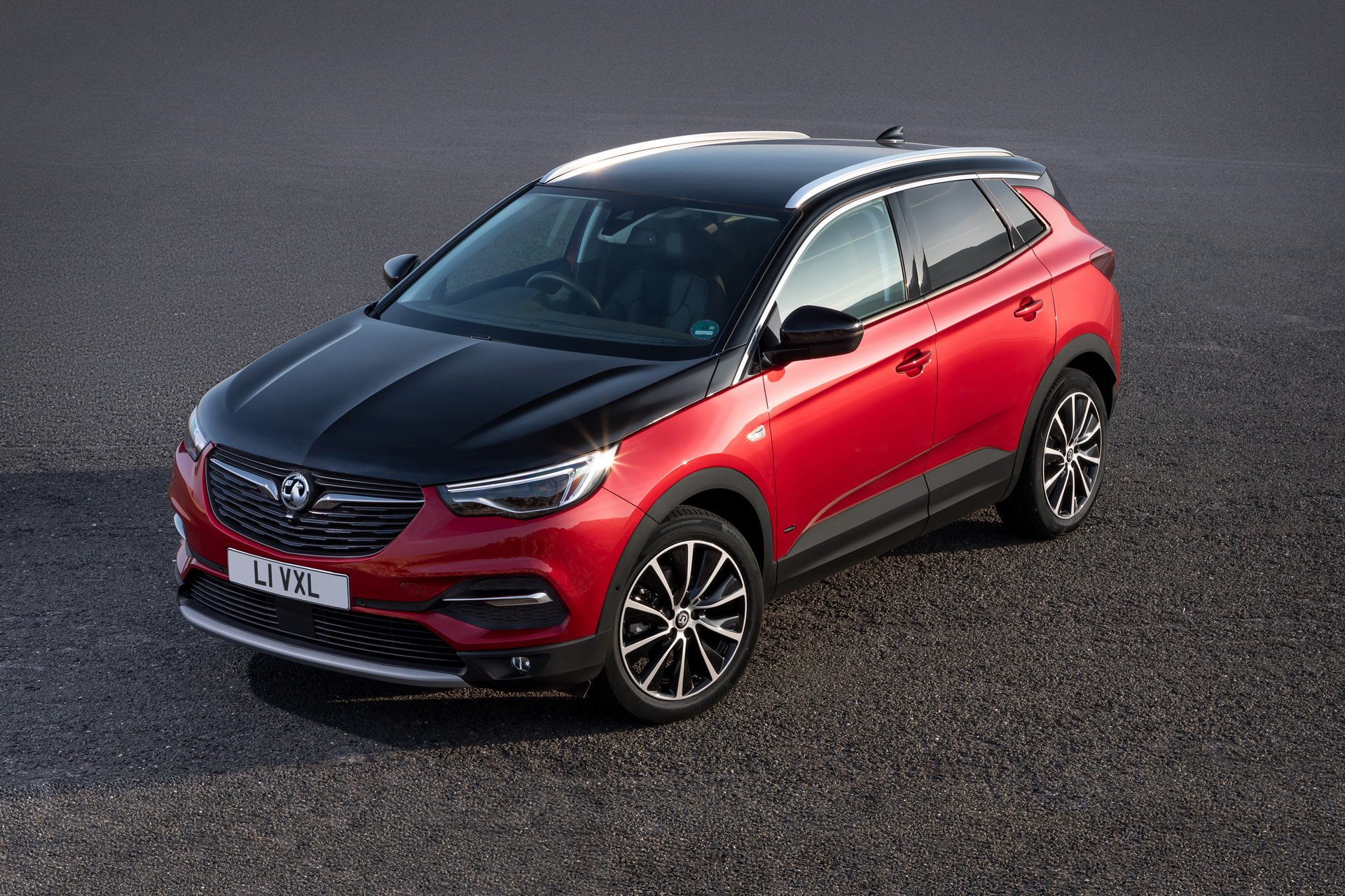 شاسی بلند Grandland X Hybrid 4 اولین خودروی تمام هیبریدی شرکت واکسول