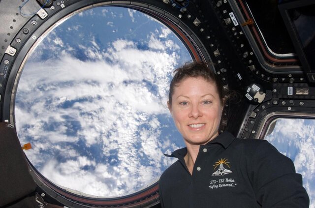 اولین زنی که به ماه قدم می&zwnj;گذارد چه کسی خواهد بود؟
