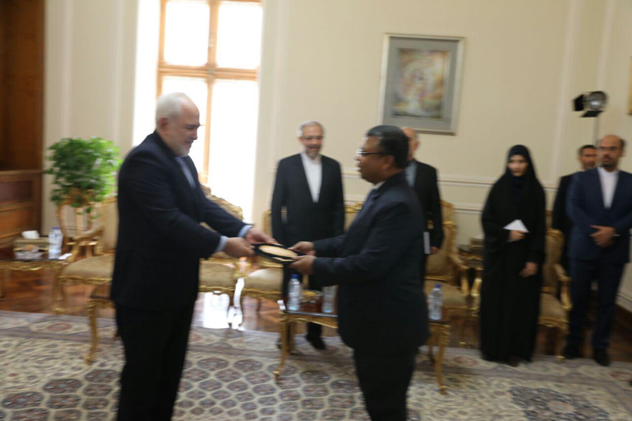 سفیر جدید بنگلادش  طی مراسمی استوارنامه خود را به ظریف تقدیم کرد