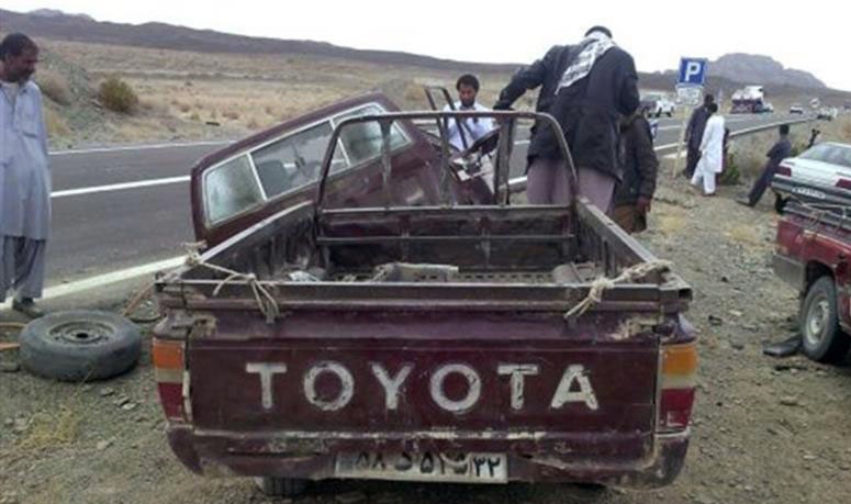واژگونی خودرو قاچاق انسان در محور سراوان / ۲۷ نفرکشته ومجروح شدند