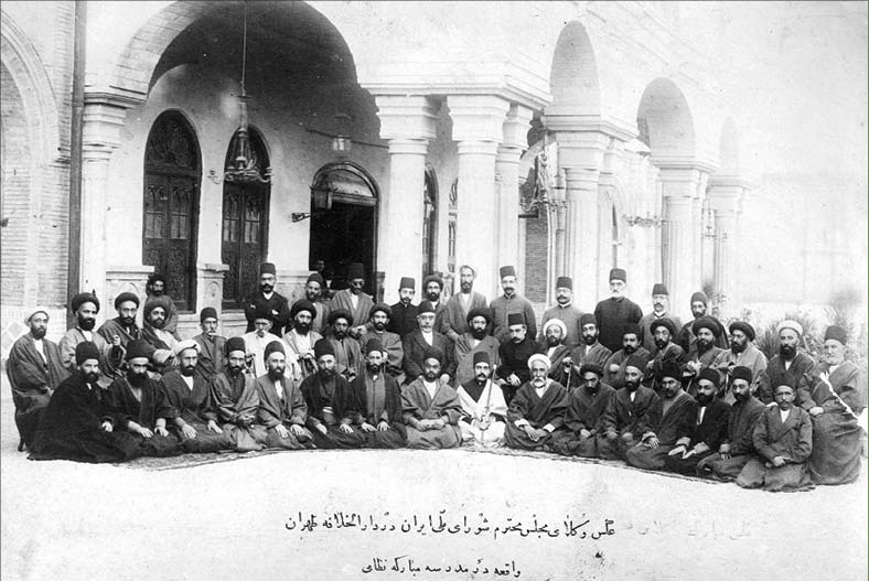 چه کسی مشروطه را بر باد داد؟