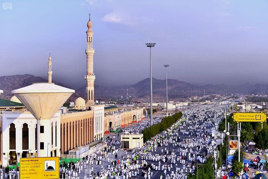 زائران سبک بار به عرفات می‌روند