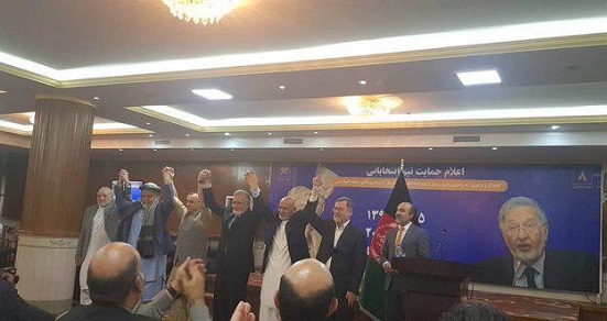 تیم انتخاباتی &laquo;زلمی رسول&raquo; به نفع اشرف غنی کناره گیری کرد
