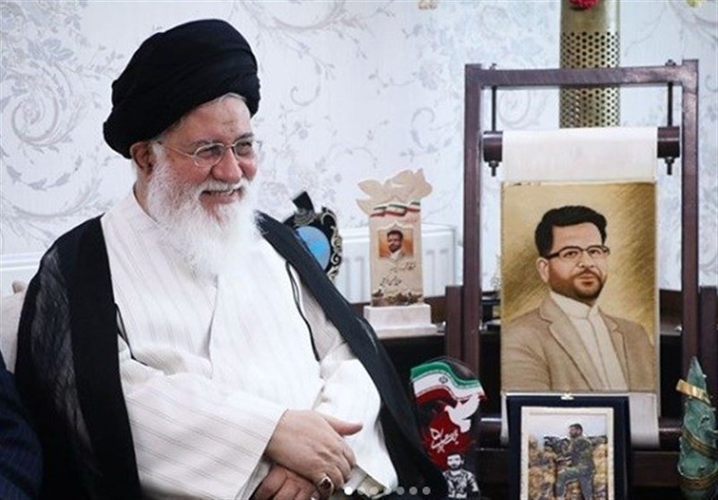 دیدار امام جمعه مشهد با خانواده خبرنگار شهید خزایی