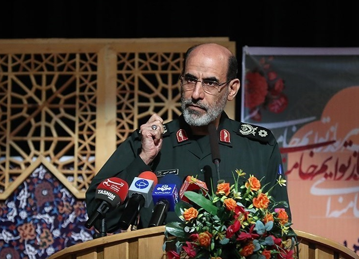 نیازمند هنرمندان انقلابی در جامعه هستیم/در جمهوری اسلامی معنویت و سیاست به هم گره خورده است