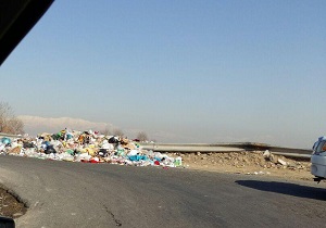 تخلیه زباله در زیرگذر اتوبان بهشت زهرا! + فیلم
