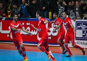 گیتی‌پسند برد و صدرنشین شد