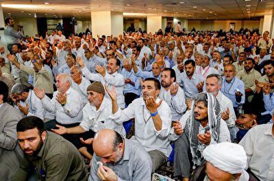 طنین انداز شدن دعای کمیل زائران ایرانی در مکه مکرمه + فیلم