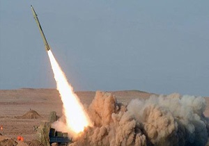 مرکز فرماندهی متجاوزان سعودی در نجران هدف موشک یمنی قرار گرفت
