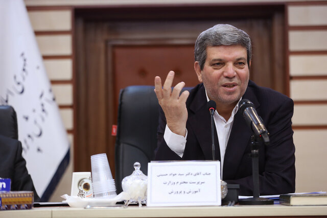آموزش و پرورشی ها حق شکایت از خبرنگار را ندارند/ دچار بحران تقلیل گرایی هویت بودیم