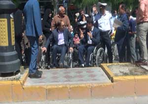 ویلچرنشینی مسئولان فاروجی