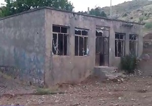 مدرسه روستای «باتلاق» متروکه شد + فیلم