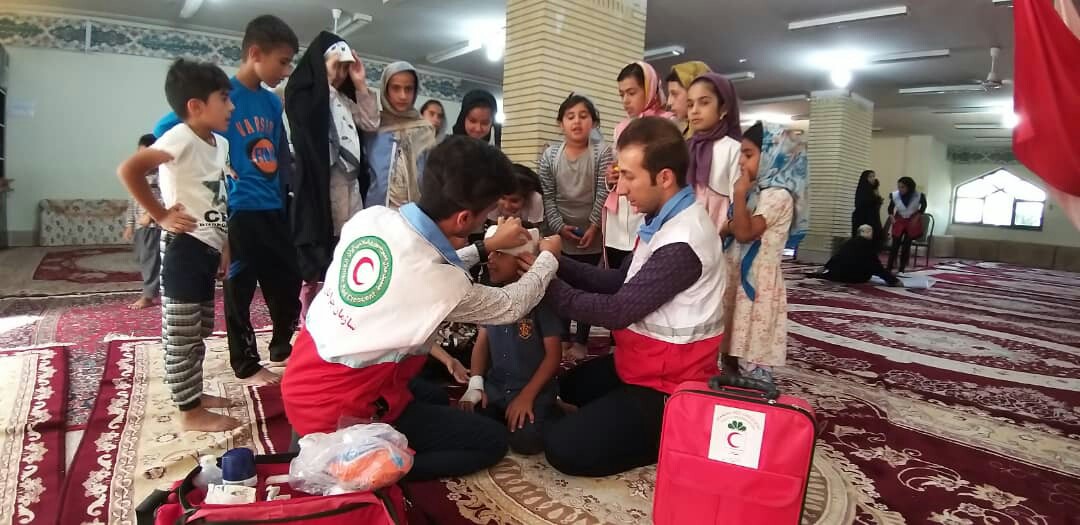 حضور فعال جوانان هلال احمر در شهرک شهید کشوری (سرطاف) ایلام