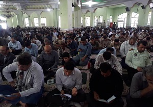 زمزمه دعای عرفه در شلمچه