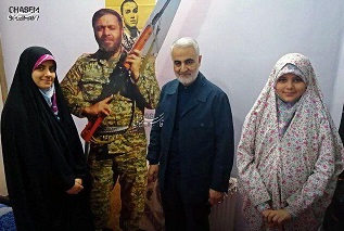 دیدار سردار سلیمانی با خانواده شهید محرابی