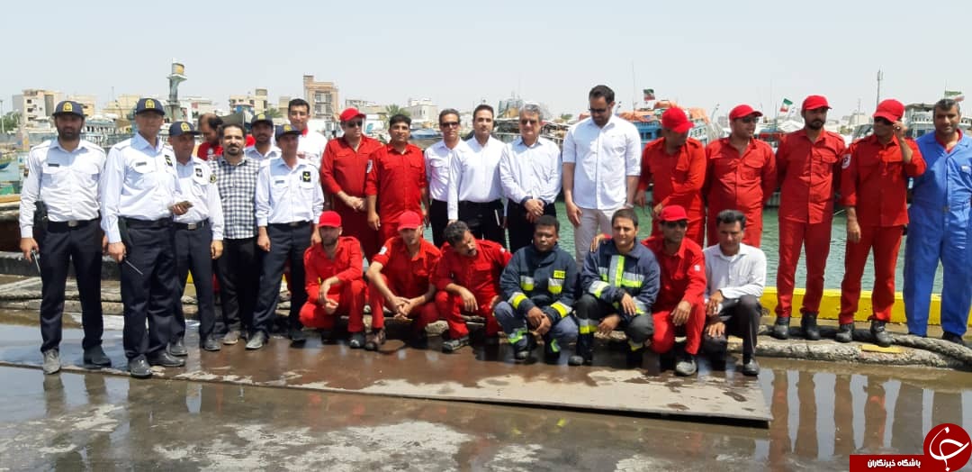 مانور امداد و نجات و اطفا حریق شناور مجاور اسکله گناوه+عکس